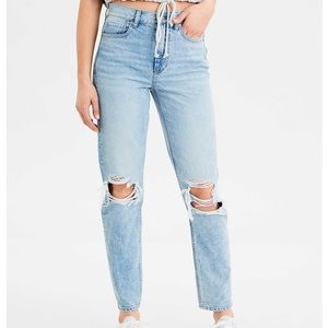 90’s boyfriend jeans. Light wash.
